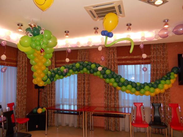 Змея из шаров (подвешенная) - www.tamada24.ru